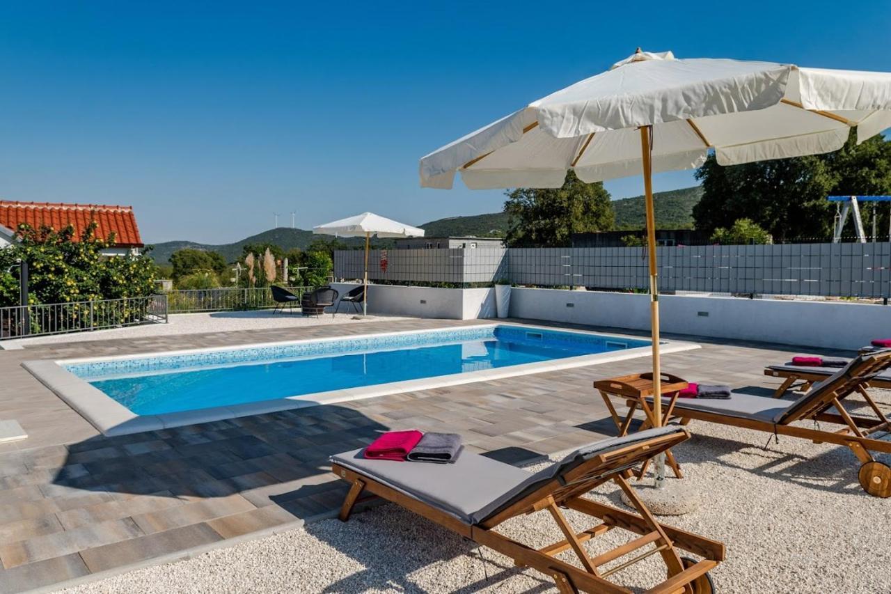 House Camellia With Fenced Pool And Playground Villa Blizna Donja ภายนอก รูปภาพ