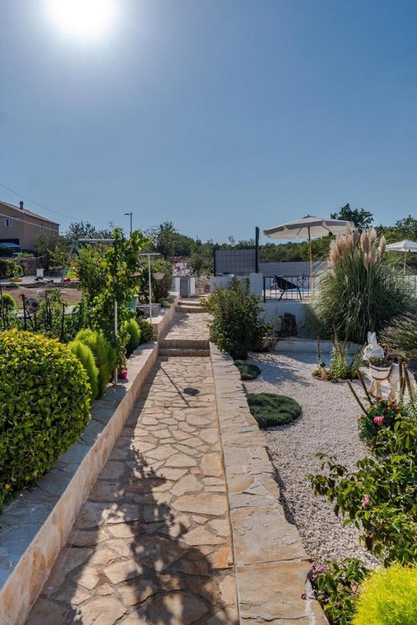 House Camellia With Fenced Pool And Playground Villa Blizna Donja ภายนอก รูปภาพ
