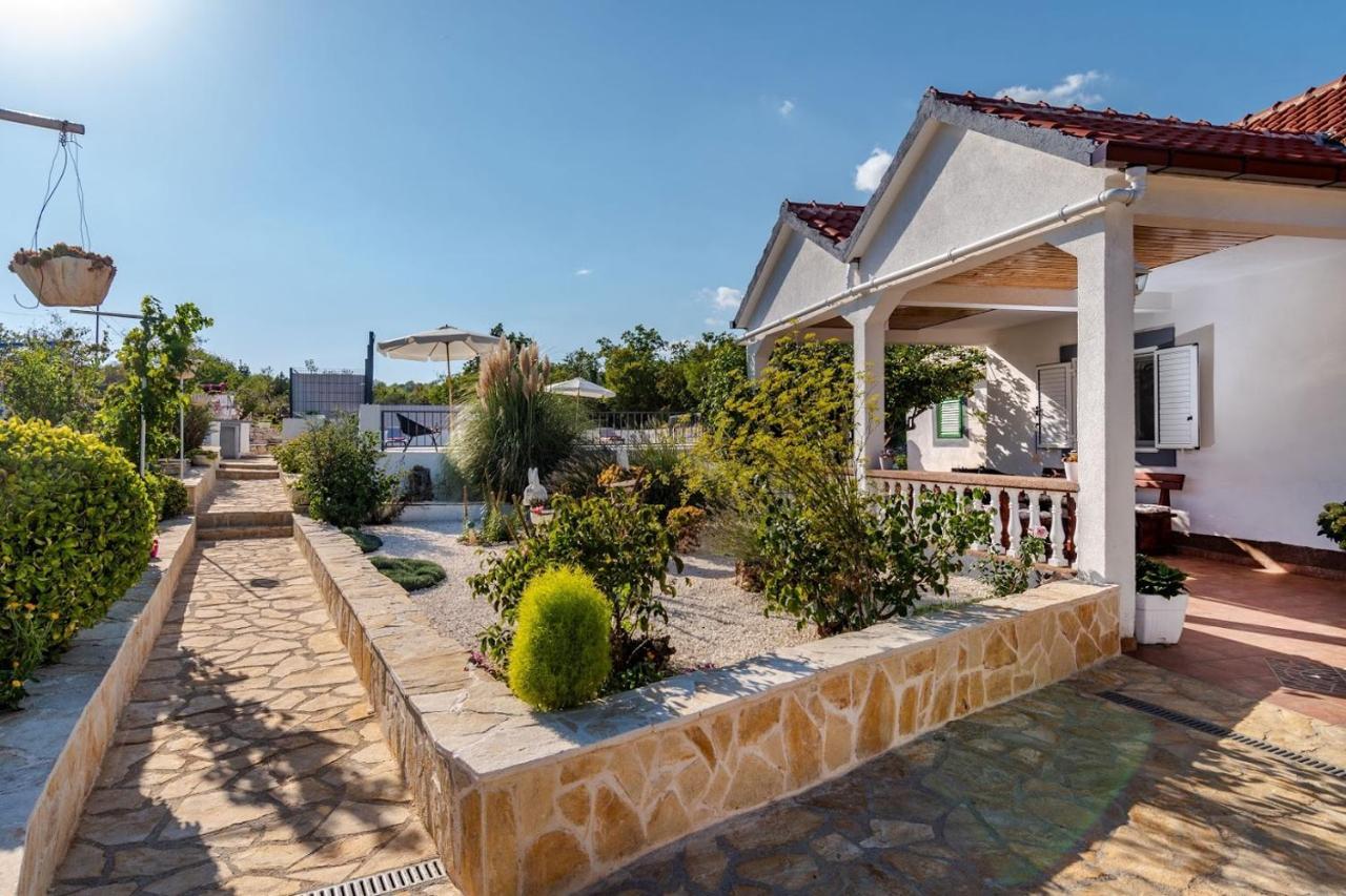 House Camellia With Fenced Pool And Playground Villa Blizna Donja ภายนอก รูปภาพ