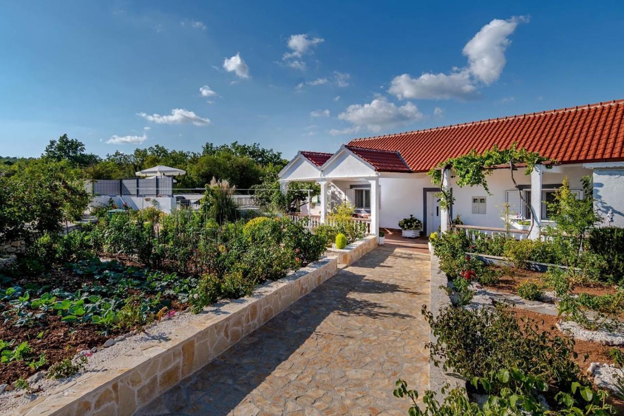 House Camellia With Fenced Pool And Playground Villa Blizna Donja ภายนอก รูปภาพ