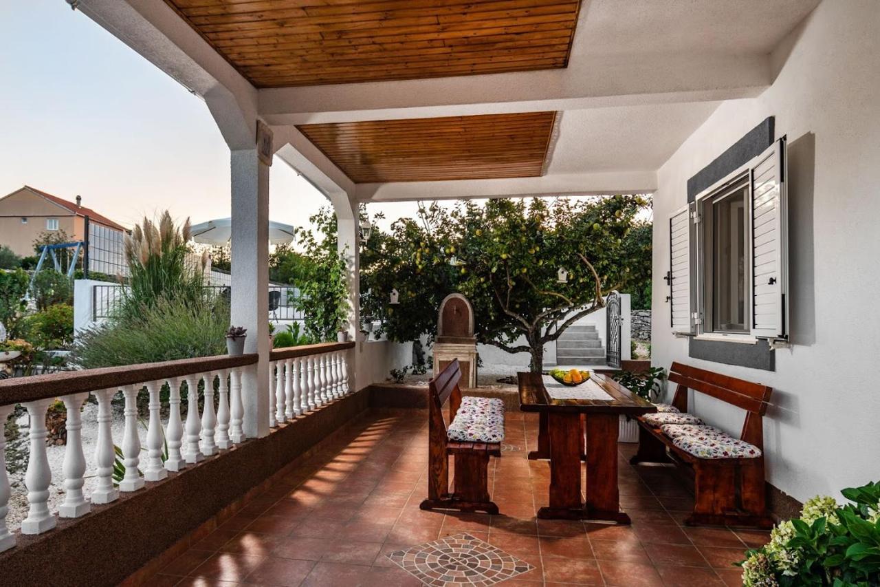 House Camellia With Fenced Pool And Playground Villa Blizna Donja ภายนอก รูปภาพ